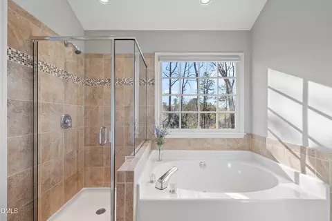 Bath - 103 Lone Eagle Ct, Cary, NC 27513 photo 4 of 4