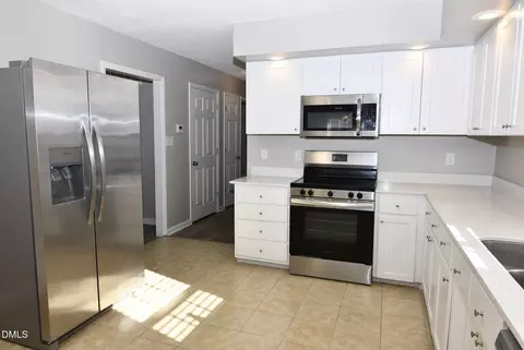 Kitchen - 2355 Smith Rd, Smithfield, NC 27577 photo 2 of 5