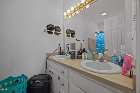 Bath - 607 Denese Cir, Erwin, NC 28339 photo 2 of 4