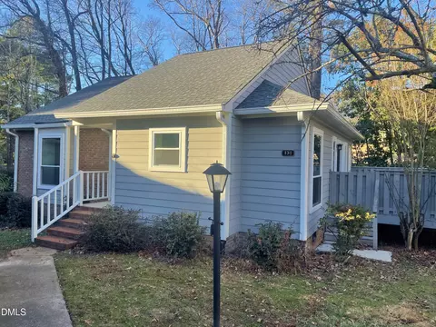 131 Clancy Cir, Cary, NC 27511