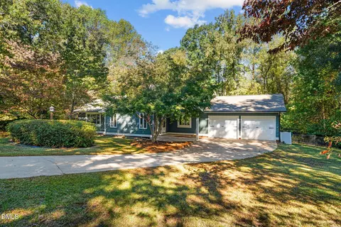 108 Oaklake Ct, Fuquay Varina, NC 27526