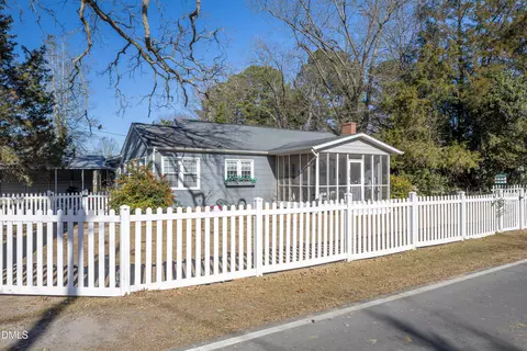 506 W Clinton St, Roseboro, NC 28382