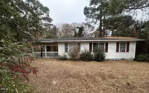 2423 John Smith Rd, Fayetteville, NC 28306
