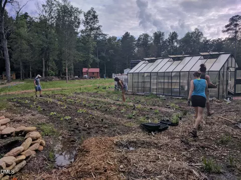 2345 Honeypot Ln, Chapel Hill, NC 27516