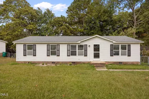 384 Jamestown Dr, Spring Lake, NC 28390