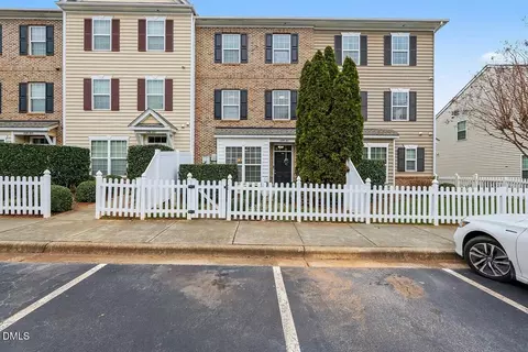 1120 Renewal Pl #101, Raleigh, NC 27603