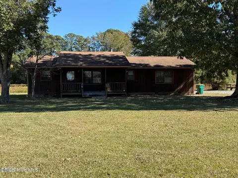 412 W Main St, Selma, NC 27576