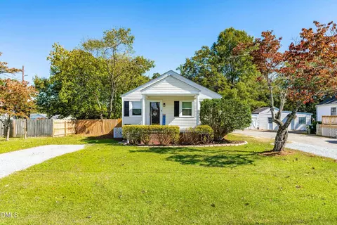 305 N 10th St, Erwin, NC 28339