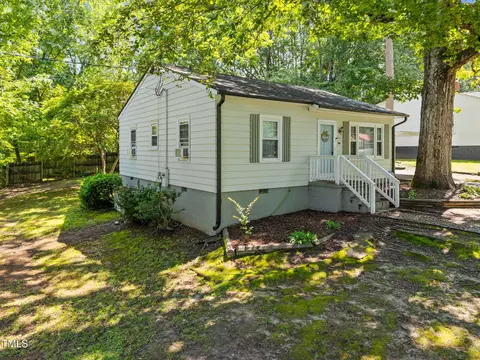 860 Nelson St, Henderson, NC 27536