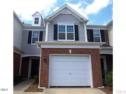 8323 Pilots View Dr, Raleigh, NC 27617