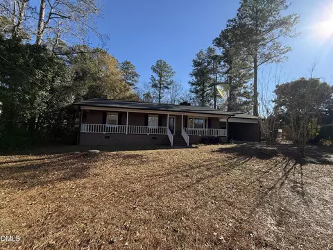 634 E Sanders St, Four Oaks, NC 27524