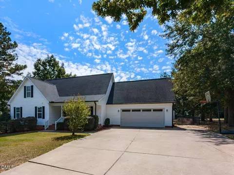 61 Shepherd Dr, Benson, NC 27504
