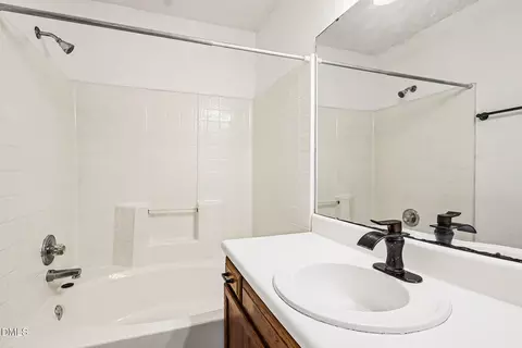 Bath - 809 Tacy Pl, Wake Forest, NC 27587 photo 2 of 2