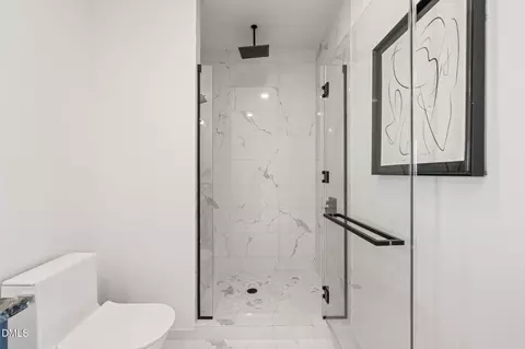 Bath - 115 Morris St #2004, Durham, NC 27701 photo 3 of 4