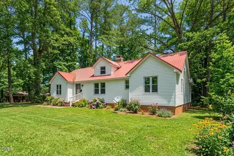 210 N Monroe Ave, Sanford, NC 27330