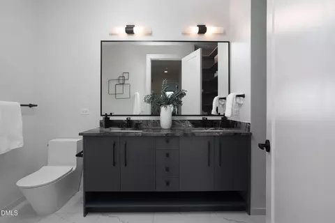 Bath - 115 Morris St #2007, Durham, NC 27701 photo 3 of 4