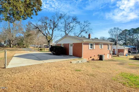 Exterior - 120 Windsor Dr, Wake Forest, NC 27587 photo 2 of 4