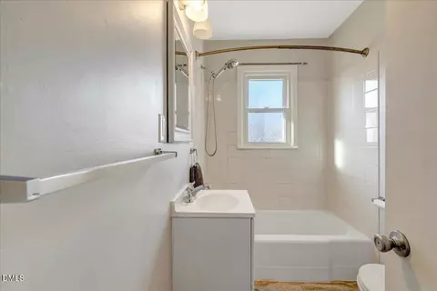 Bath - 120 Windsor Dr, Wake Forest, NC 27587 photo 1 of 1