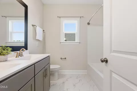 Bath - 3318 Longleaf Estates Dr, Raleigh, NC 27616 photo 4 of 5