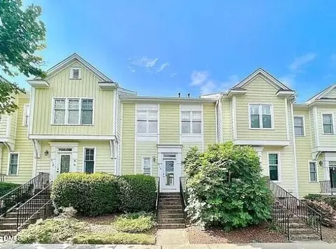 910 Highgrove Dr, Chapel Hill, NC 27516