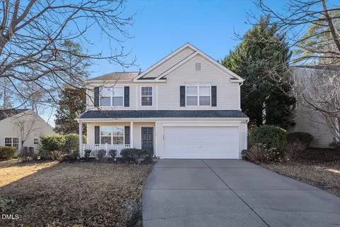 320 Holly Briar Dr, Fuquay Varina, NC 27526
