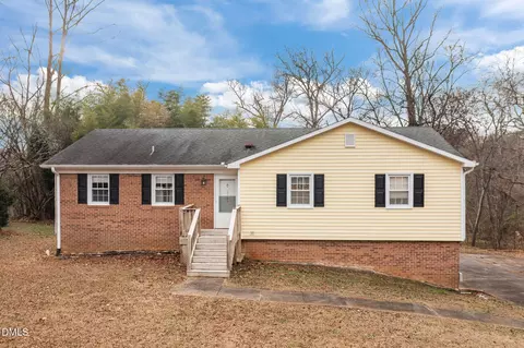 3221 Oakridge Dr, Graham, NC 27253