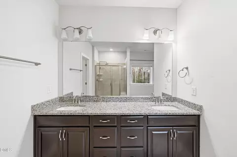 Bath - 829 Summit Crest Ct, Apex, NC 27523 photo 3 of 4