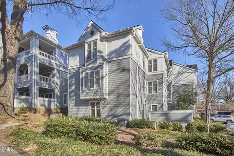 720 Bishops Park Dr #101, Raleigh, NC 27605