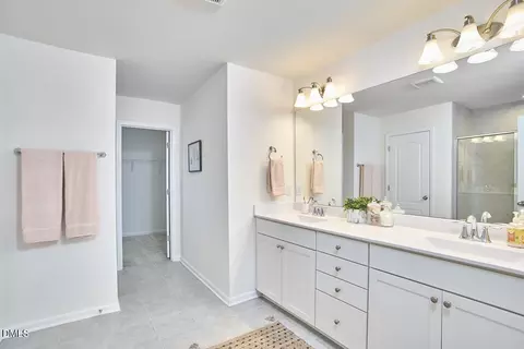 Bath - 1508 Stone Rd, Durham, NC 27703 photo 2 of 3