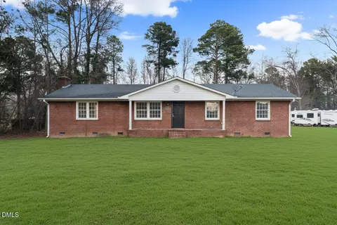 5420 Shipman Rd, Hope Mills, NC 28348