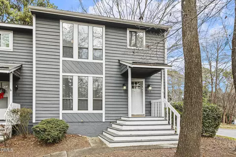 102 Tracy Ct, Cary, NC 27513