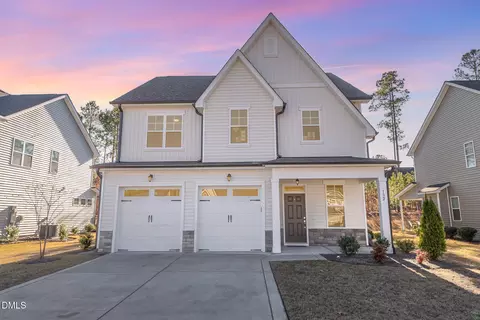 132 Kensington Dr, Spring Lake, NC 28390