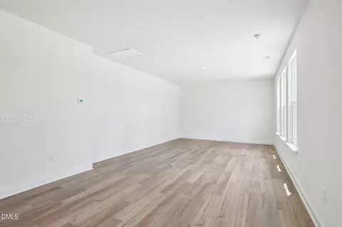 1040 Bolton Pointe Dr, Zebulon, NC 27597