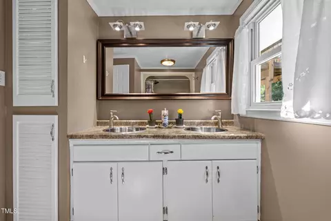 Bath - 315 Smith St, Vass, NC 28394 photo 2 of 6