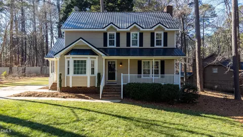 8121 Brookwood Ct, Raleigh, NC 27613