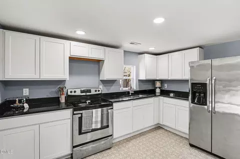 800 E Lizzie St, Selma, NC 27576