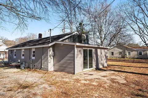Exterior - 800 E Lizzie St, Selma, NC 27576 photo 3 of 5