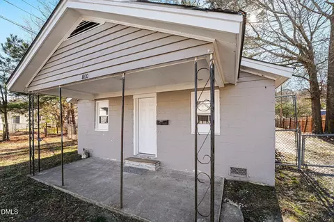 Exterior - 800 E Lizzie St, Selma, NC 27576 photo 1 of 5
