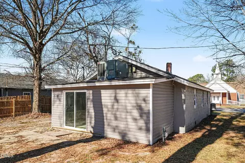 Exterior - 800 E Lizzie St, Selma, NC 27576 photo 2 of 5