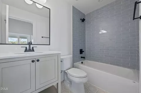 Bath - 13 E Cannon Cv, Hampstead, NC 28443 photo 6 of 9