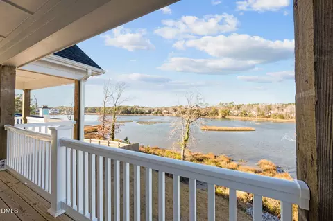 Exterior - 13 E Cannon Cv, Hampstead, NC 28443 photo 8 of 17