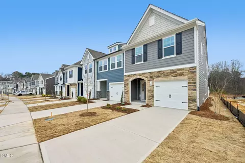 937 Kensley Grove Ln, Fuquay Varina, NC 27526