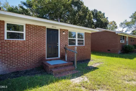 4943 Fieldcrest Dr, Fayetteville, NC 28303