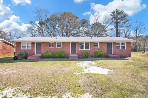 4945 Fieldcrest Dr, Fayetteville, NC 28303