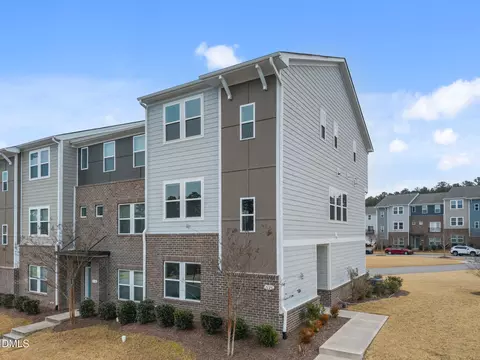 1128 Brickfield Dr, Cary, NC 27519