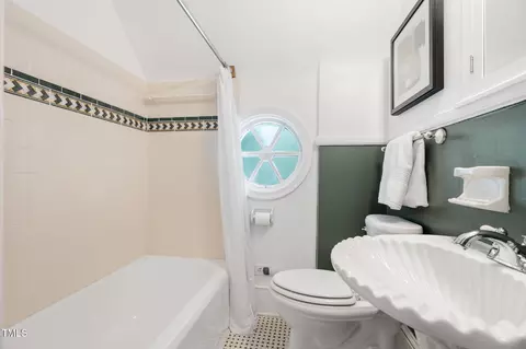 Bath - 406 E Markham Ave, Durham, NC 27701 photo 4 of 6