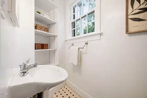 Bath - 406 E Markham Ave, Durham, NC 27701 photo 5 of 6