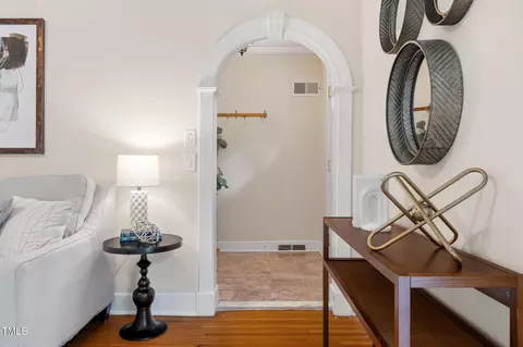 Entry Way - 406 E Markham Ave, Durham, NC 27701 photo 2 of 4