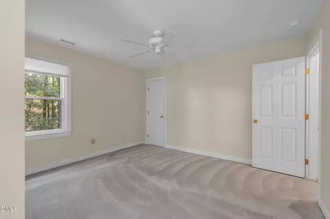 5309 Shoreline Ct, Holly Springs, NC 27540