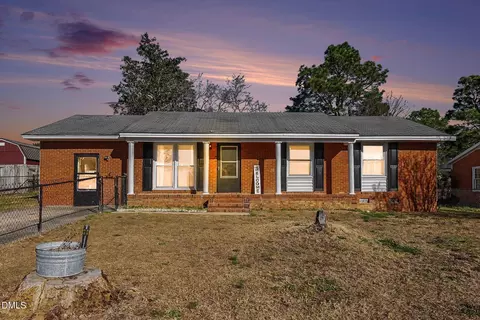 104 Rosebud St, Spring Lake, NC 28390